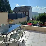 Esterline Semesterbostad